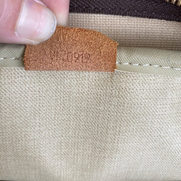 Louis Vuitton Deauville Monogram Bag - Picture 8 of 8